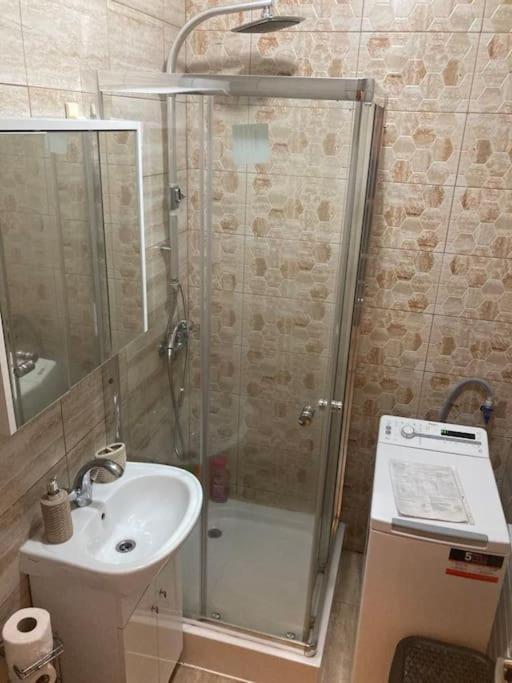 Cozy Flat Apartamento Piteşti Exterior foto